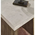 Tavolino da salotto contemporaneo con piano quadrato in finto cemento e base in legno di mango, marrone chiaro