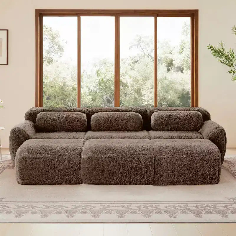 Questo divano a tre posti con poggiapiedi, imbottito con schiuma ad alta densità 32D, non richiede montaggio ed è dotato di una base antiscivolo, il che lo rende la scelta ideale per il soggiorno o la sala home theater.