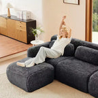 Questo divano a tre posti con poggiapiedi, imbottito con schiuma ad alta densità 32D, non richiede montaggio ed è dotato di una base antiscivolo, il che lo rende la scelta ideale per il soggiorno o la sala home theater.