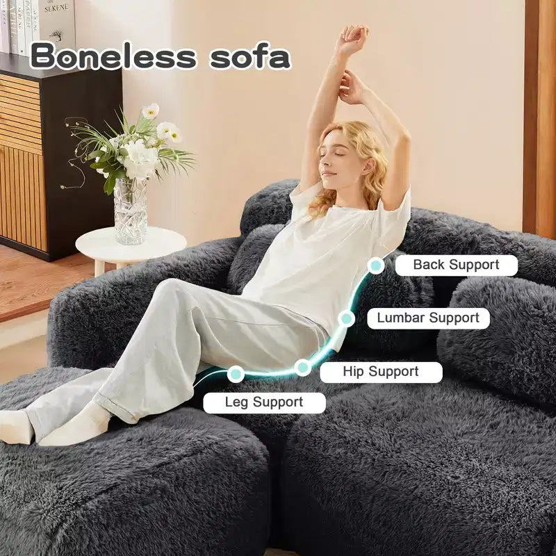 Questo divano a tre posti con poggiapiedi, imbottito con schiuma ad alta densità 32D, non richiede montaggio ed è dotato di una base antiscivolo, il che lo rende la scelta ideale per il soggiorno o la sala home theater.