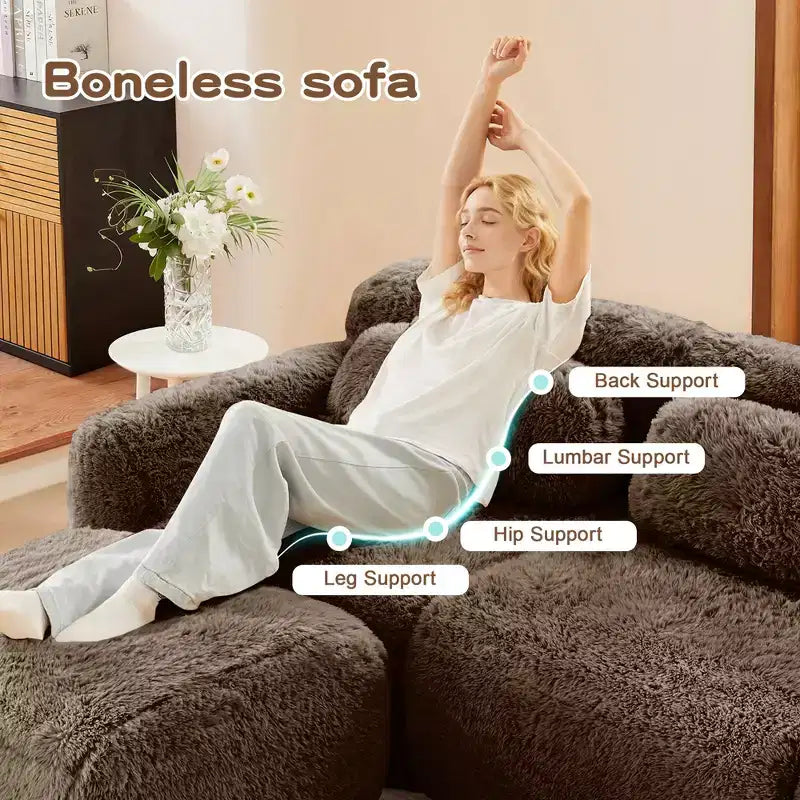 Questo divano a tre posti con poggiapiedi, imbottito con schiuma ad alta densità 32D, non richiede montaggio ed è dotato di una base antiscivolo, il che lo rende la scelta ideale per il soggiorno o la sala home theater.