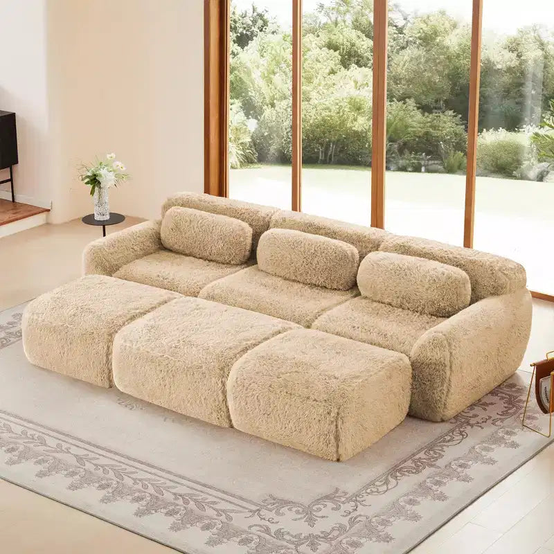 Questo divano a tre posti con poggiapiedi, imbottito con schiuma ad alta densità 32D, non richiede montaggio ed è dotato di una base antiscivolo, il che lo rende la scelta ideale per il soggiorno o la sala home theater.