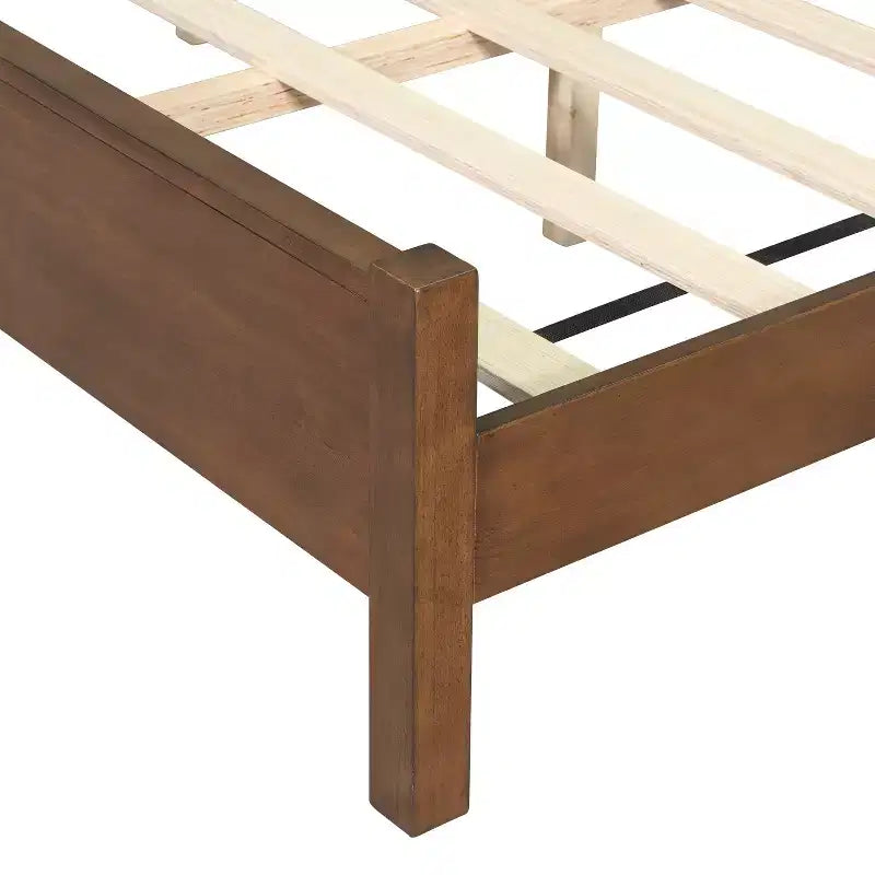 Letto matrimoniale contemporaneo in legno con testiera imbottita in rattan