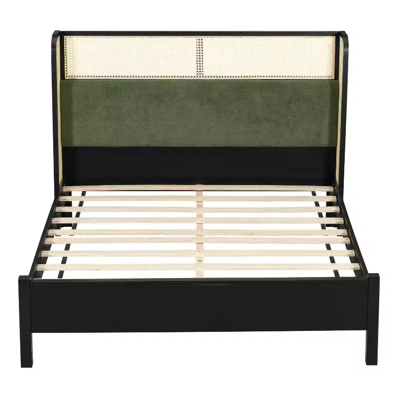 Letto matrimoniale contemporaneo in legno con testiera imbottita in rattan
