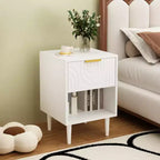 Comodino Moderno Bianco da 58 cm H con un Cassetto e Ripiano Aperto, Maniglia con Accenti Dorati, Ideale per l'Arredamento della Camera da Letto