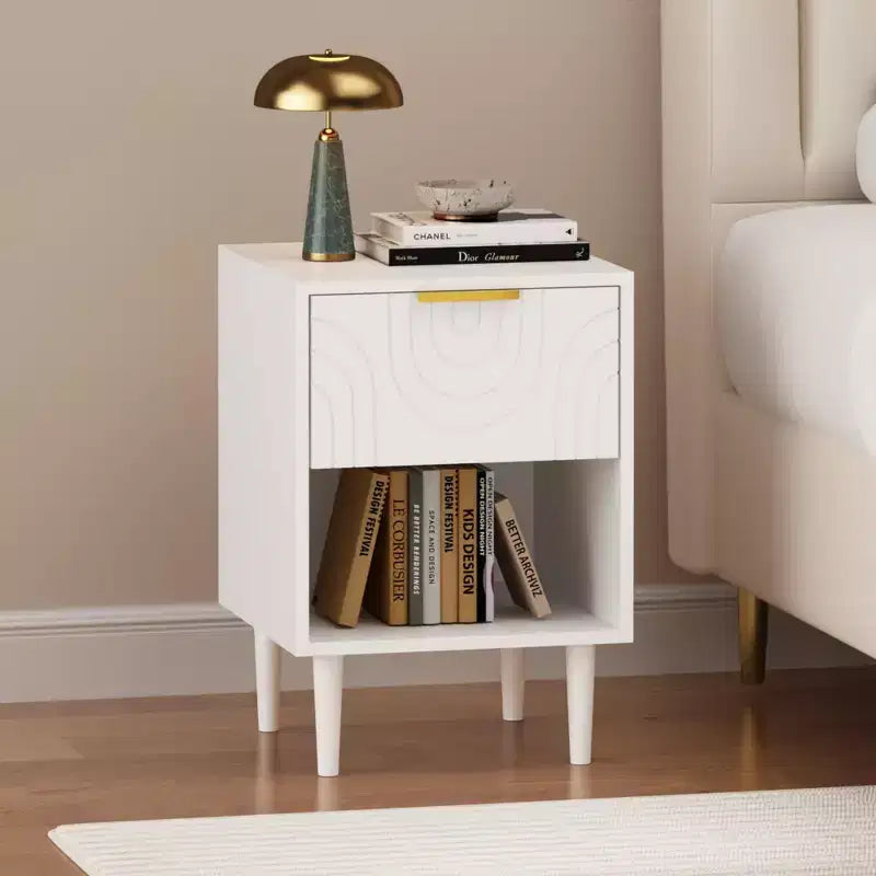 Comodino Moderno Bianco da 58 cm H con un Cassetto e Ripiano Aperto, Maniglia con Accenti Dorati, Ideale per l'Arredamento della Camera da Letto