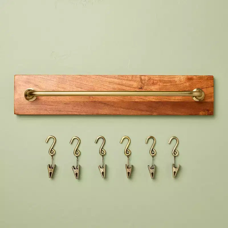 Binario a parete in ottone e legno con clip