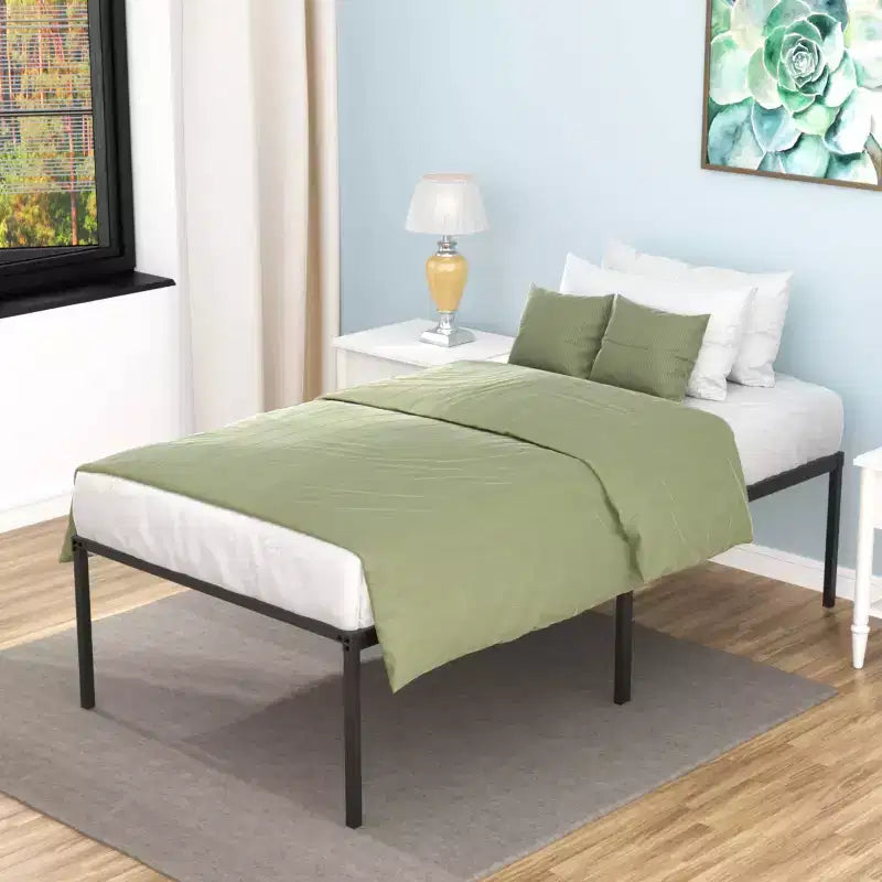 Letto a piattaforma con struttura in metallo e doghe in acciaio, nero