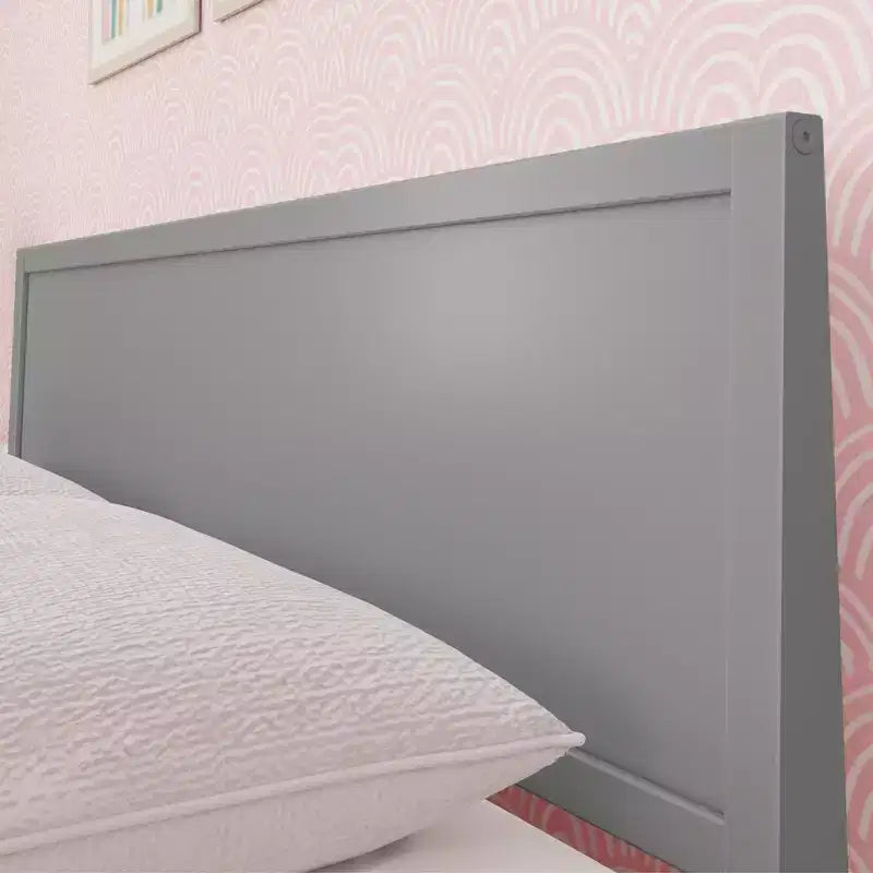 Struttura letto per materasso di circa 152 × 203 cm, letto a piattaforma classico in legno massello con testiera a pannelli per bambini